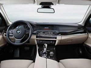 bmw 520 8 300x225 باتری بی ام و 520